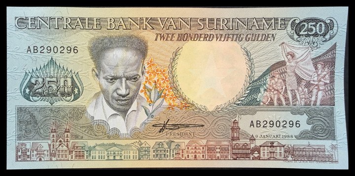 Suriname 100, specimen 552